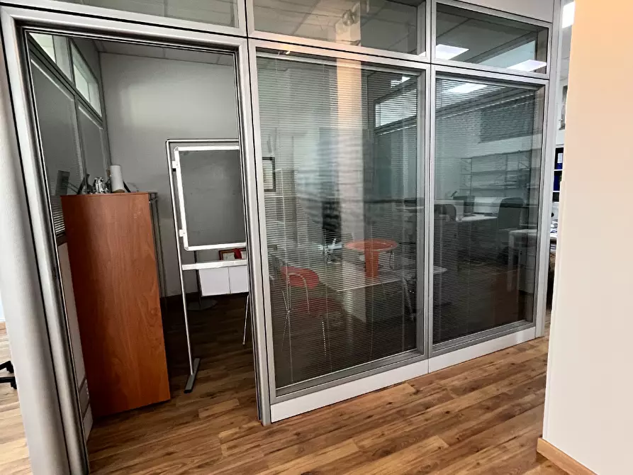 Immagine 8 di Locale commerciale in vendita  a Siracusa