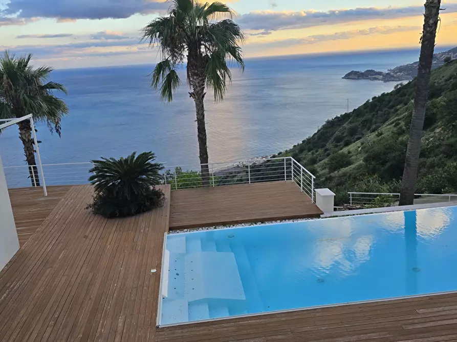 Immagine 1 di Villa in vendita  a Taormina