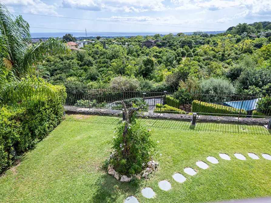 Immagine 41 di Villa in vendita  in Via Vincenzo Bellini 163 a Piedimonte Etneo