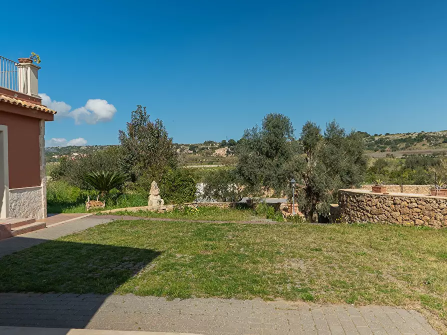 Immagine 46 di Villa in vendita  in Via Priamo 10 a Siracusa