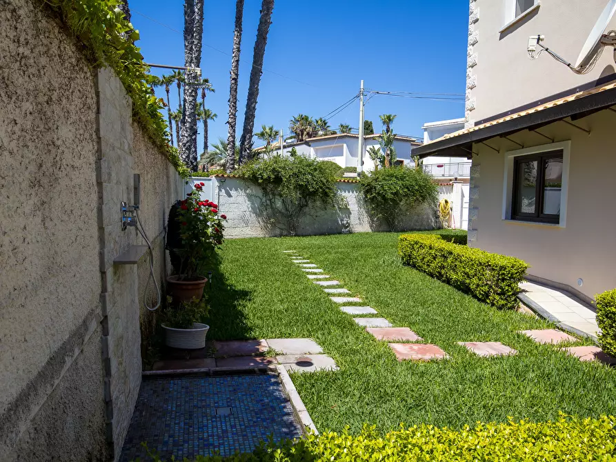 Immagine 11 di Villa in vendita  in Via Taormina 37 a Siracusa