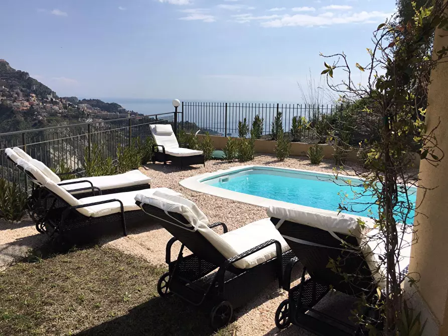 Immagine 35 di Villa in vendita  in Via Roma 21 a Taormina