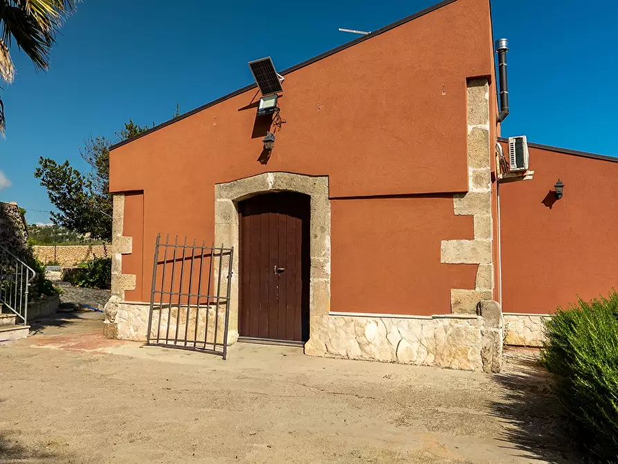 Immagine 35 di Villa in vendita  in Via Priamo 10 a Siracusa
