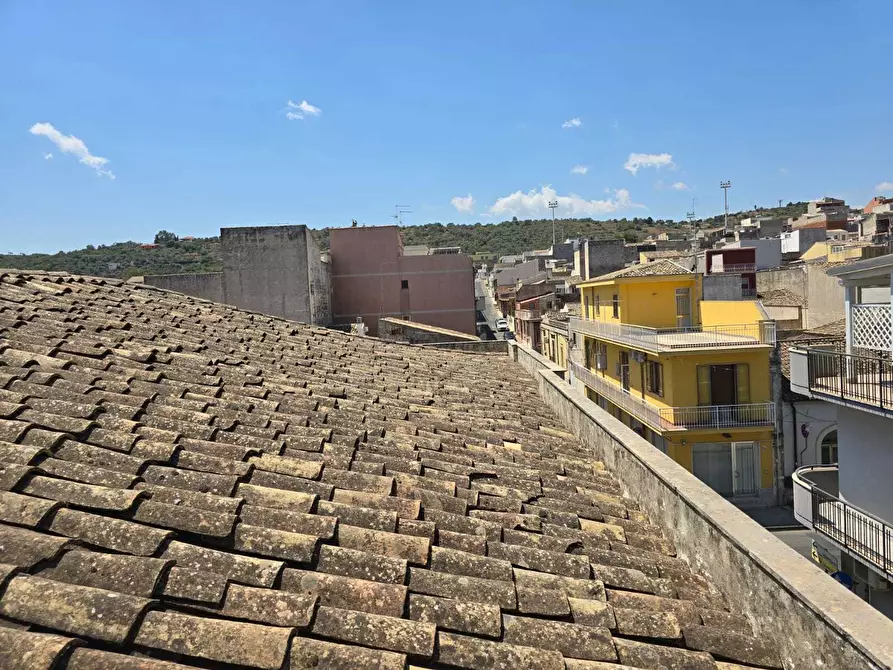 Immagine 11 di Appartamento in vendita  in Via Vittorio Emanuele III 288 a Canicattini Bagni