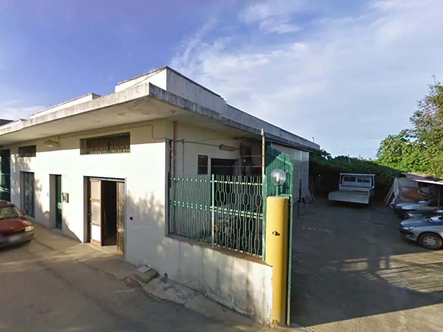 Immagine 10 di Locale commerciale in vendita  in SR3 18 a Siracusa