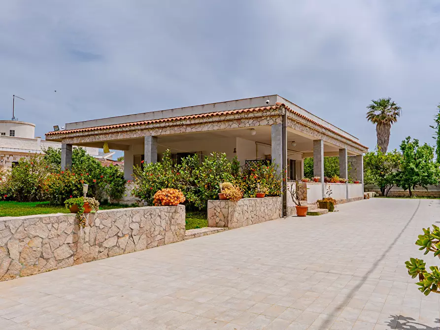 Immagine 5 di Villa in vendita  in Via Mar Mediterraneo a Siracusa