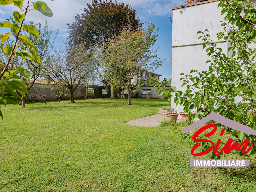 Immagine 32 di Villa in vendita  in Via Roncaglione snc a Casalino