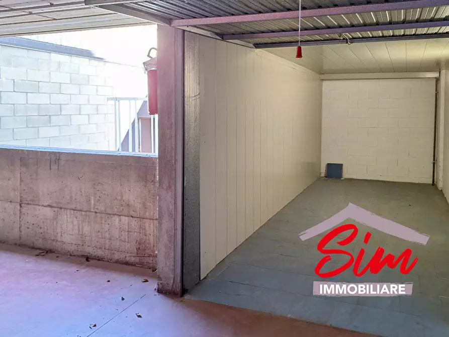 Immagine 12 di Garage in vendita  in Via Guglielmo Marconi 8 a Novara