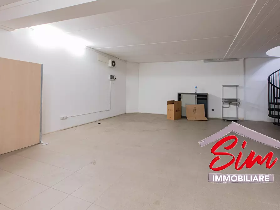 Immagine 11 di Ufficio in vendita  in Viale Dante Alighieri sn a Novara