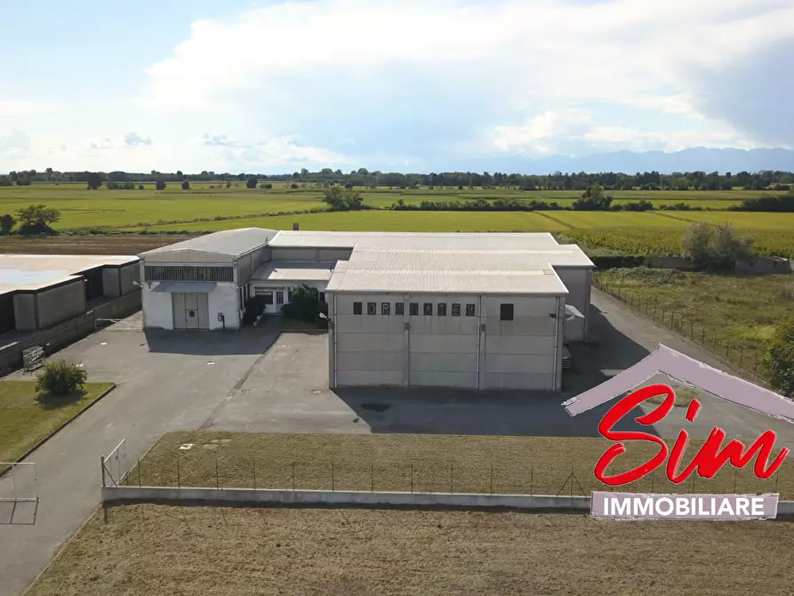 Immagine 19 di Locale commerciale in vendita  in Strada statale 229 del Lago d'Ortatrada provincial sn a Caltignaga