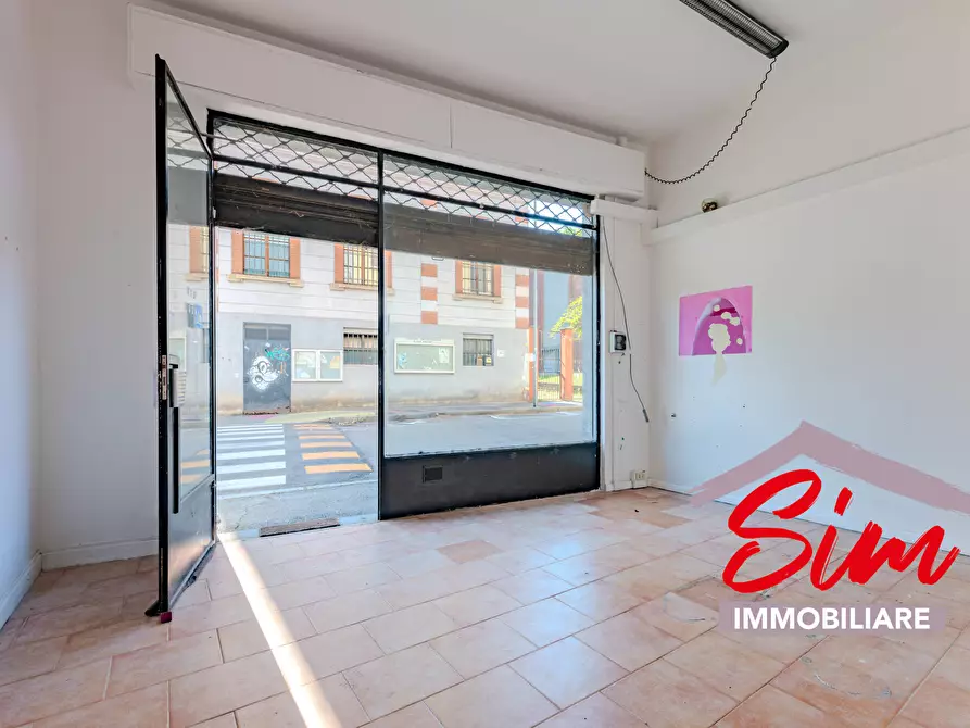 Immagine 15 di Locale commerciale in affitto  in via perazzi snc a Novara