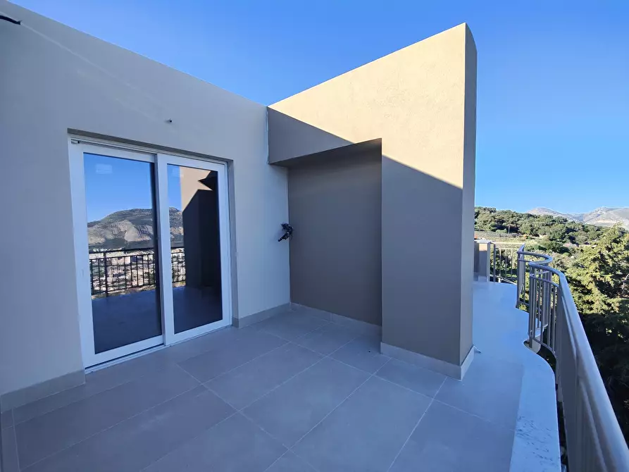 Immagine 10 di Pentalocale in vendita  a Palermo