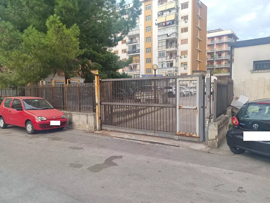 Immagine 1 di Garage in vendita  in Via Portogallo a Palermo