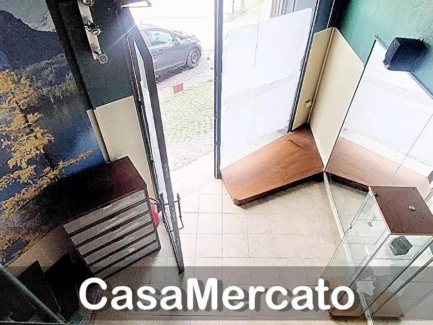 Immagine 13 di Locale commerciale in affitto  in Via Frascati a Rocca Di Papa