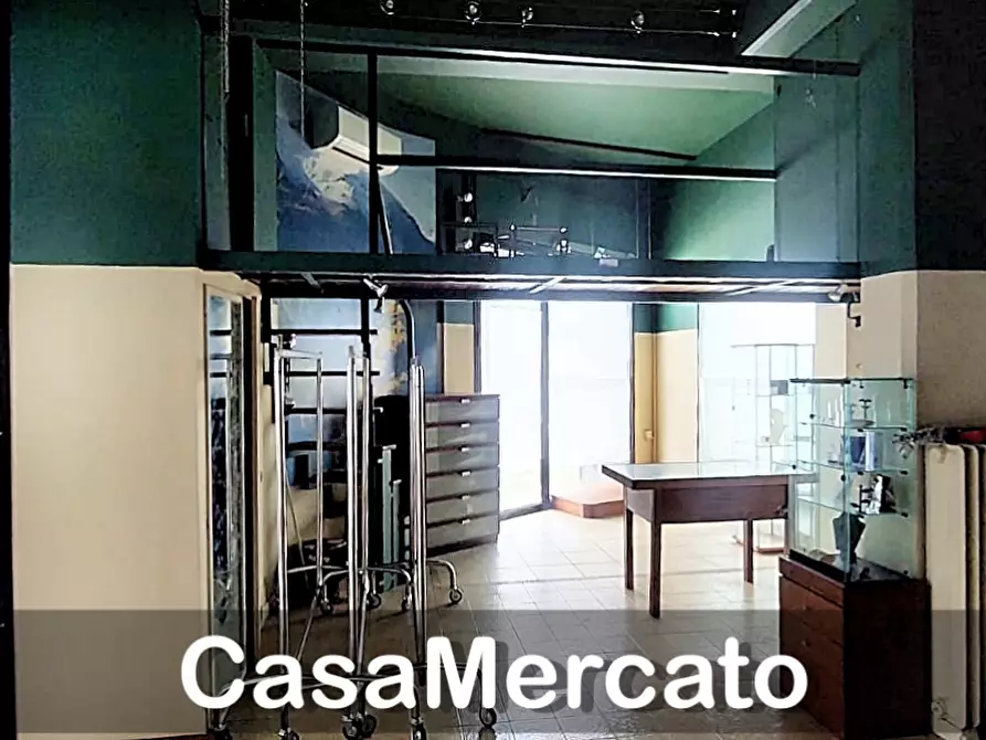 Immagine 8 di Locale commerciale in affitto  in Via Frascati a Rocca Di Papa