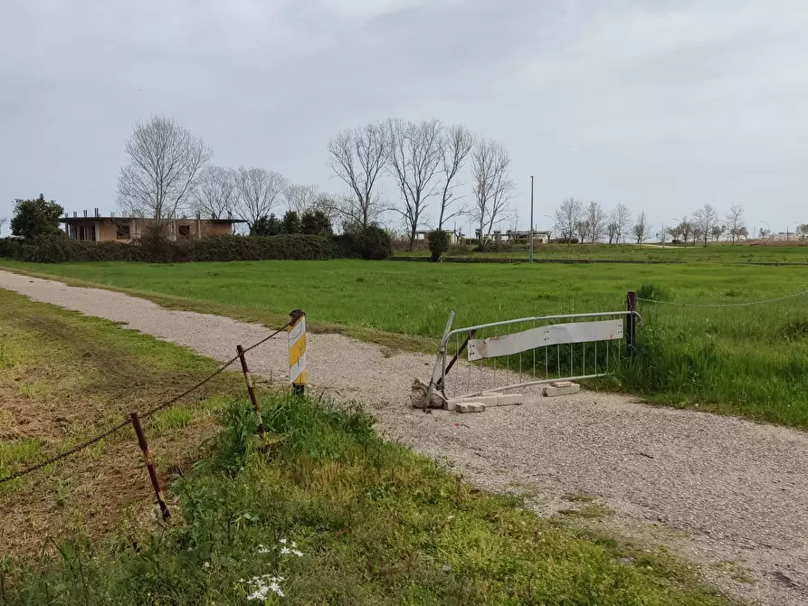 Immagine 6 di Terreno industriale in vendita  a Martinsicuro