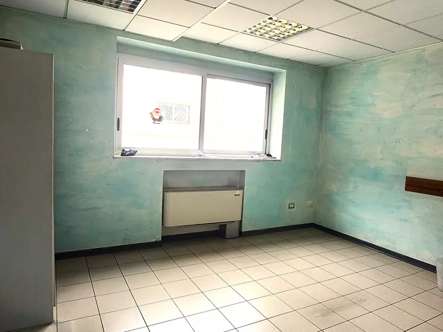 Immagine 32 di Palazzo in affitto  a Napoli