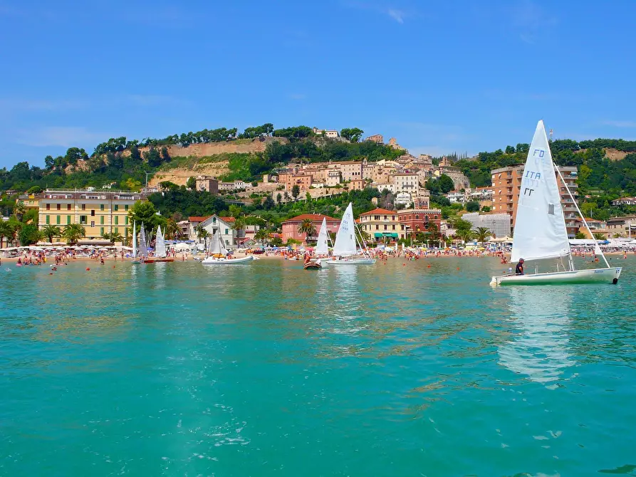 Immagine 2 di Albergo/B&B/Residence in vendita  a Grottammare