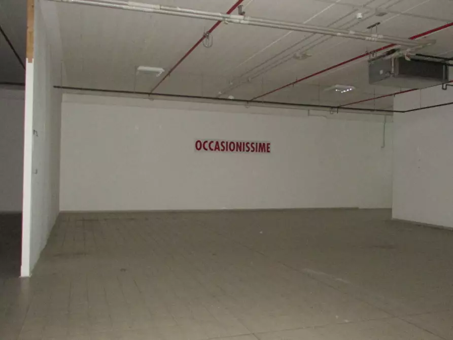 Immagine 16 di Locale commerciale in vendita  in VIA EINAUDI a Civitanova Marche