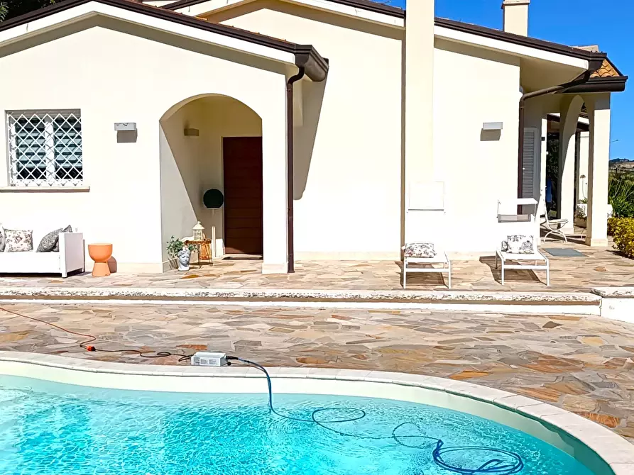 Immagine 86 di Villa in vendita  a San Benedetto Del Tronto