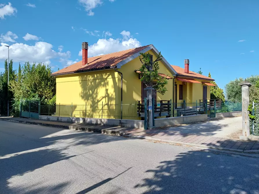 Immagine 1 di Casa indipendente in vendita  a Castorano