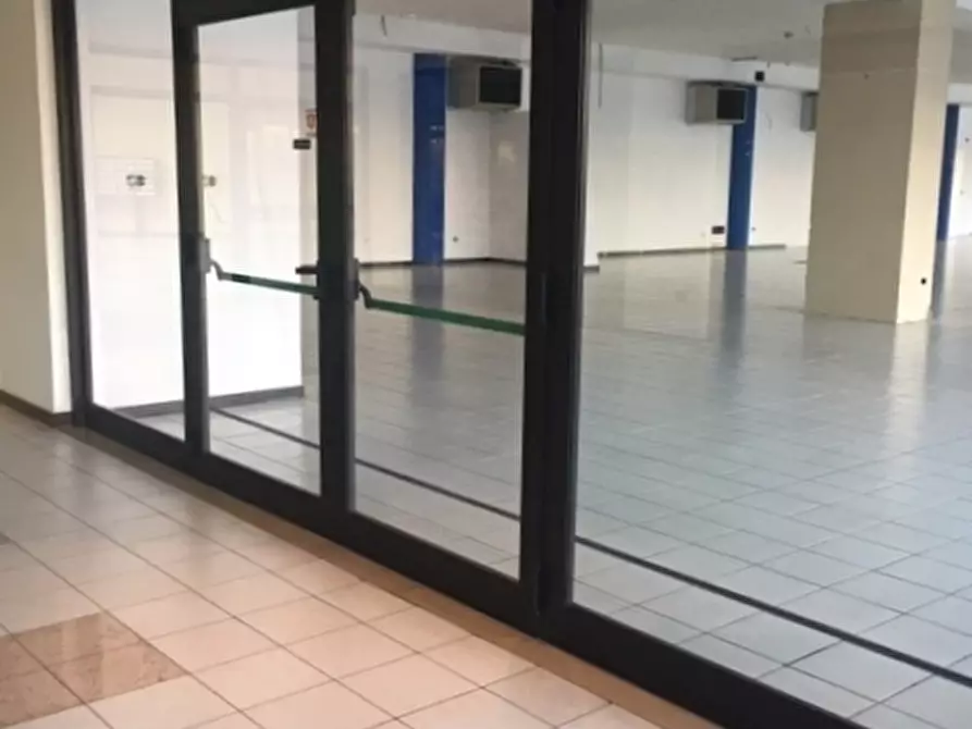 Immagine 7 di Locale commerciale in affitto  a San Benedetto Del Tronto