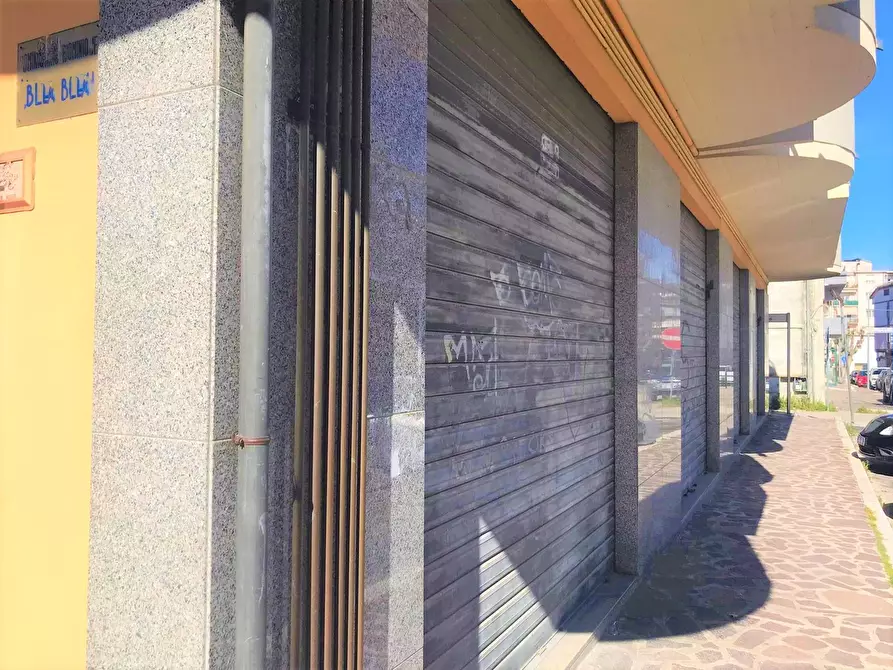 Immagine 3 di Locale commerciale in vendita  a Alba Adriatica