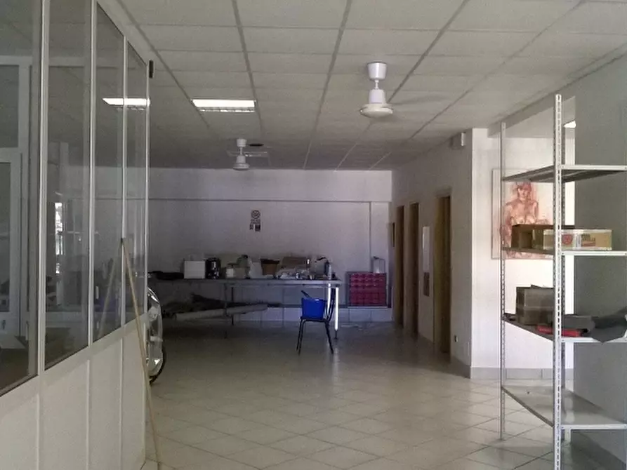 Immagine 20 di Locale commerciale in vendita  a Monteprandone