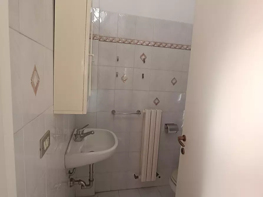 Immagine 10 di Locale commerciale in vendita  a San Benedetto Del Tronto