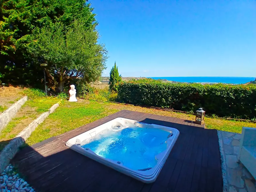 Immagine 78 di Villa in vendita  a San Benedetto Del Tronto