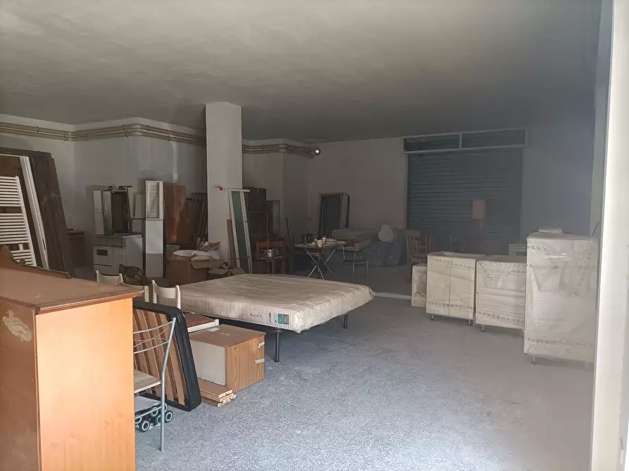 Immagine 7 di Locale commerciale in vendita  a Alba Adriatica