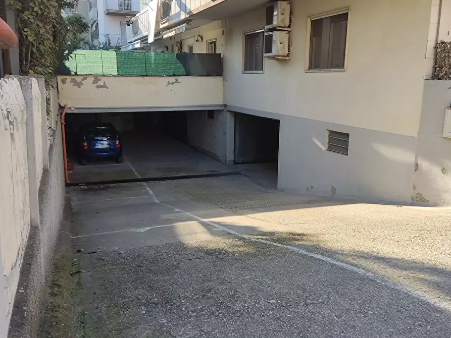 Immagine 1 di Garage in vendita  in VIA COLLEONI a San Benedetto Del Tronto