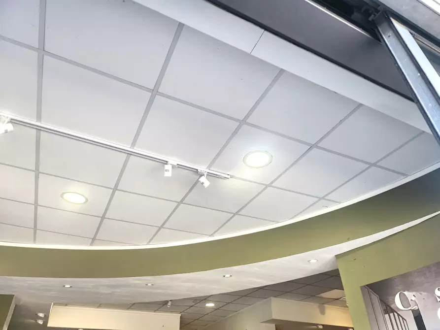 Immagine 10 di Capannone industriale in vendita  a Roma