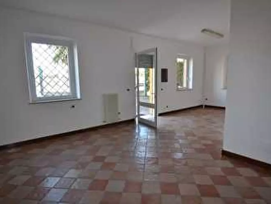 Immagine 5 di Locale commerciale in affitto  a San Benedetto Del Tronto