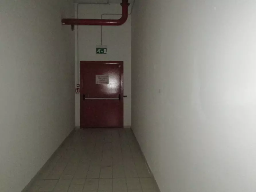 Immagine 21 di Locale commerciale in vendita  in VIA EINAUDI a Civitanova Marche