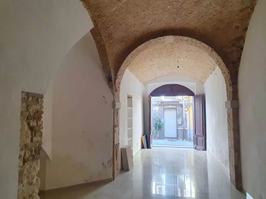 Immagine 25 di Locale commerciale in affitto  a Cagliari