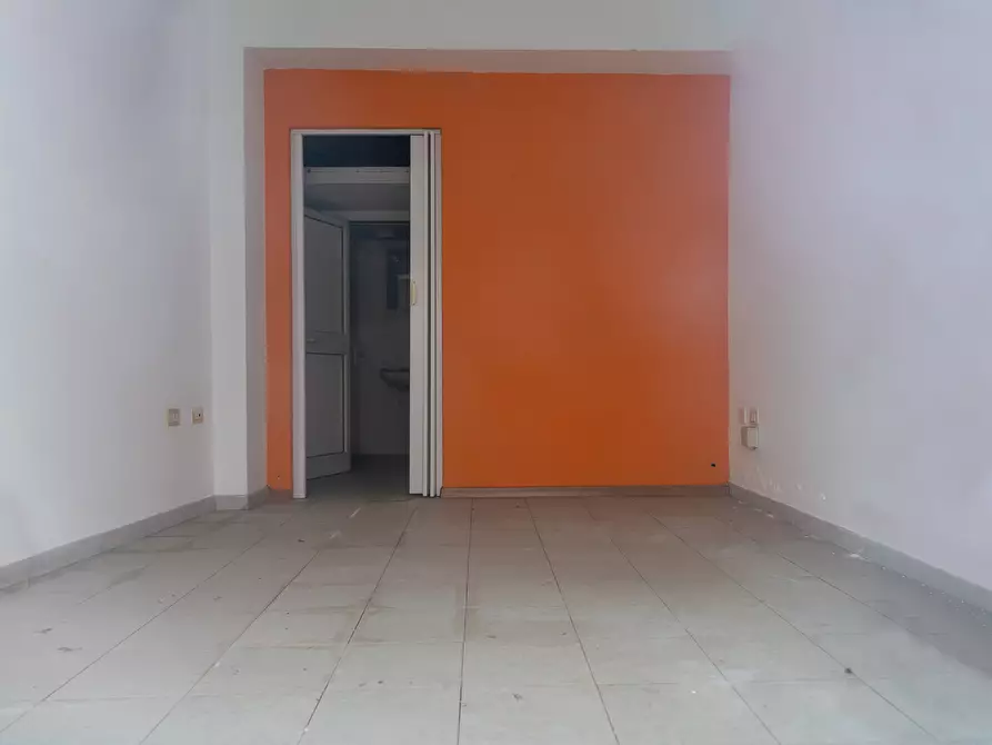 Immagine 3 di Locale commerciale in vendita  a Monserrato