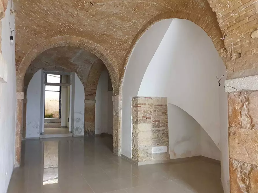 Immagine 11 di Locale commerciale in affitto  a Cagliari