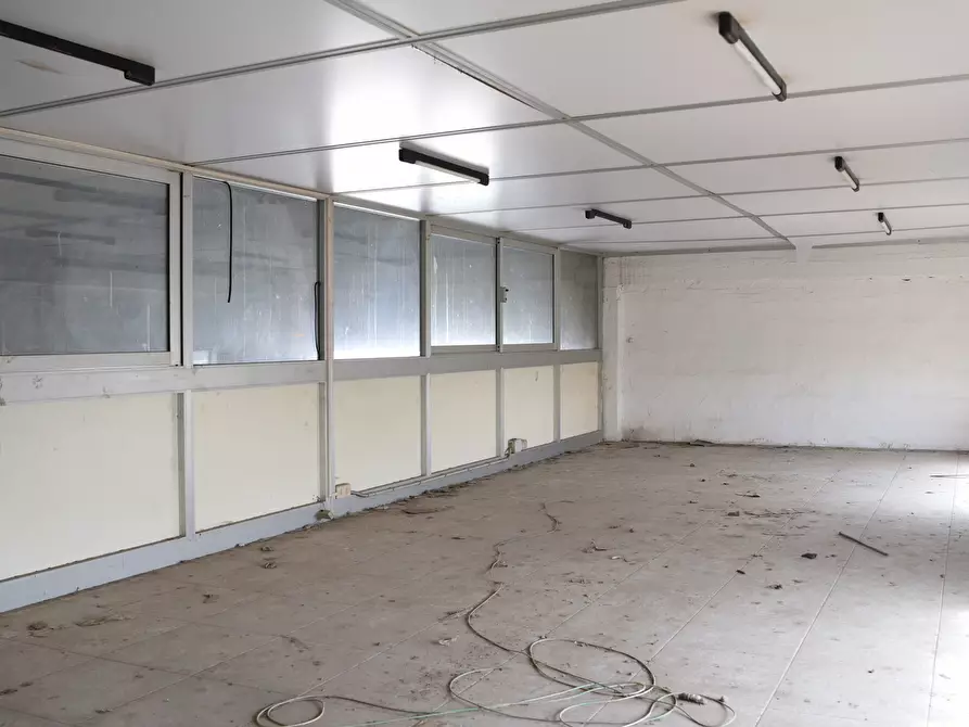 Immagine 24 di Attività artigianale in vendita  a Selargius