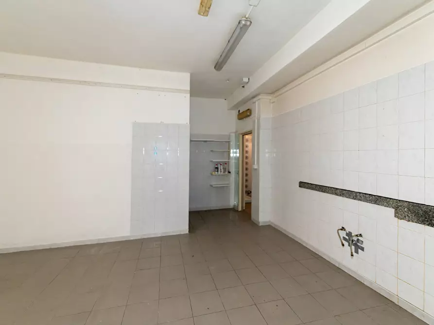 Immagine 9 di Locale commerciale in affitto  a Quartucciu