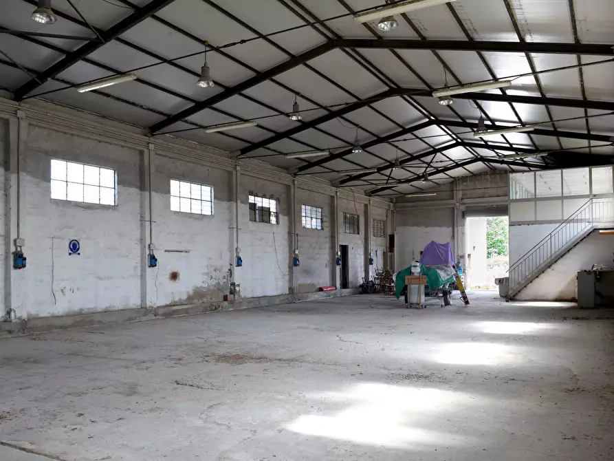 Immagine 15 di Attività artigianale in vendita  a Selargius