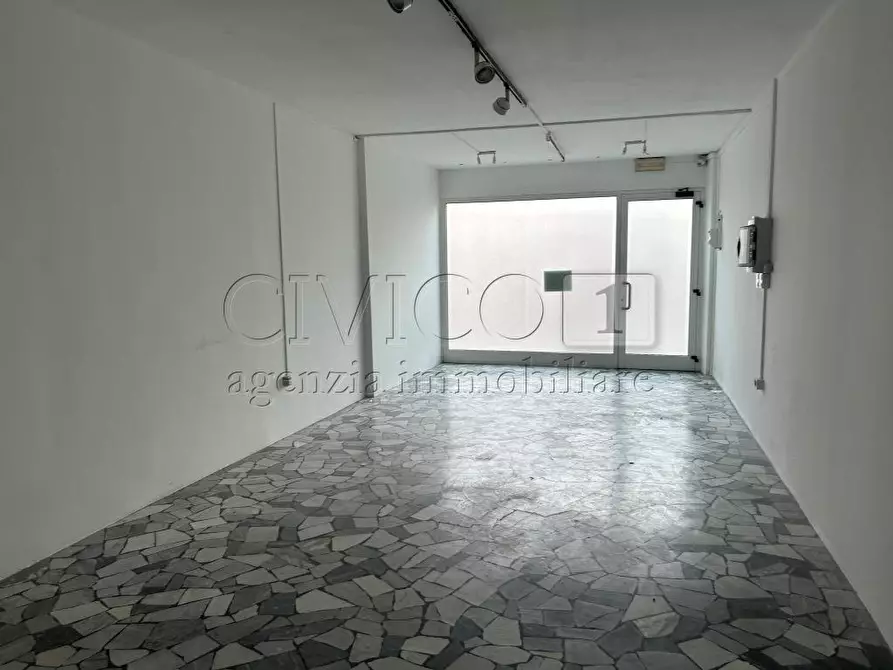 Immagine 17 di Locale commerciale in affitto  in Via Riviera 63 a Nanto