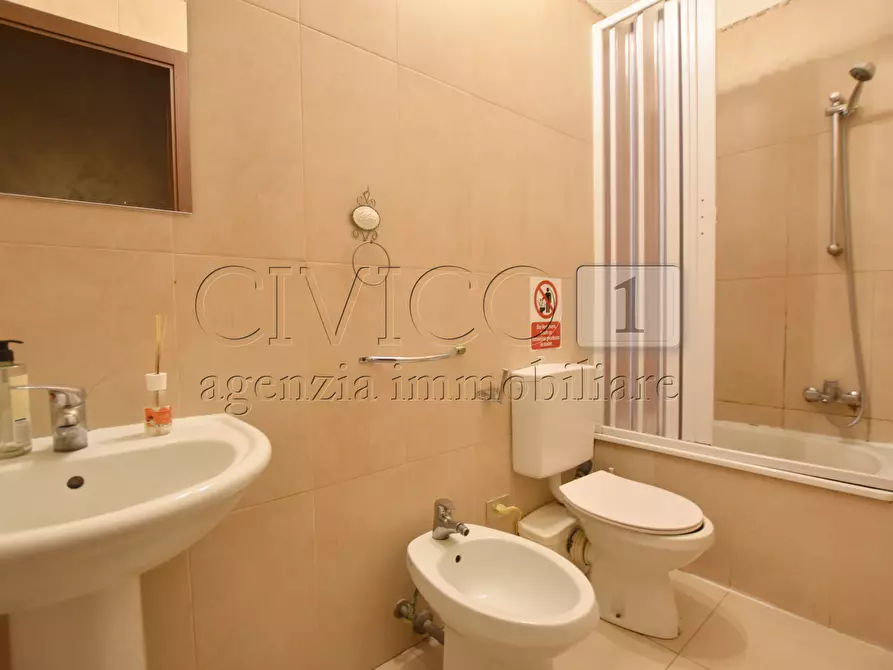 Immagine 16 di Appartamento in vendita  in Campo San Bortolomio 5396 a Venezia