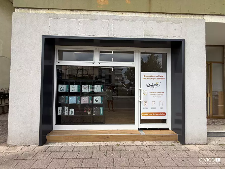 Immagine 2 di Locale commerciale in affitto  in Via Roma 108 a Torri Di Quartesolo