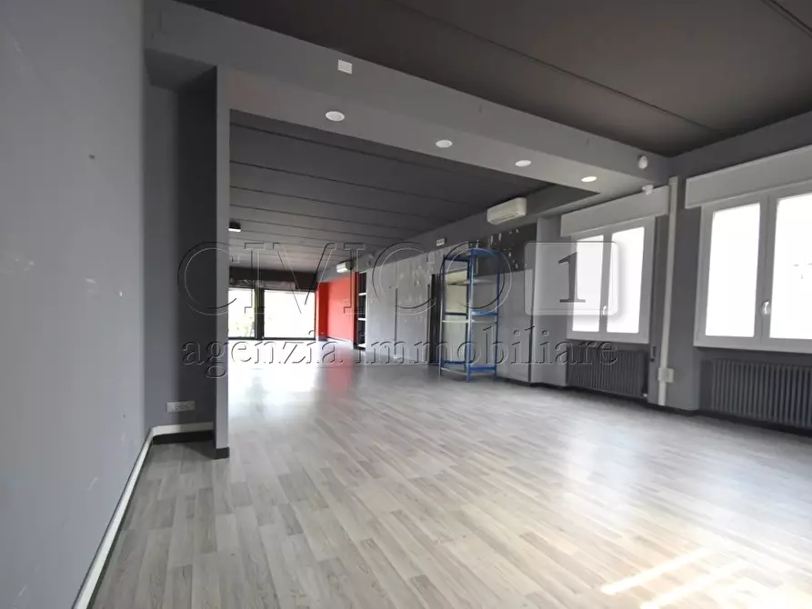 Immagine 4 di Attività commerciale in affitto  in Via Italia Unita 1 a Torri Di Quartesolo