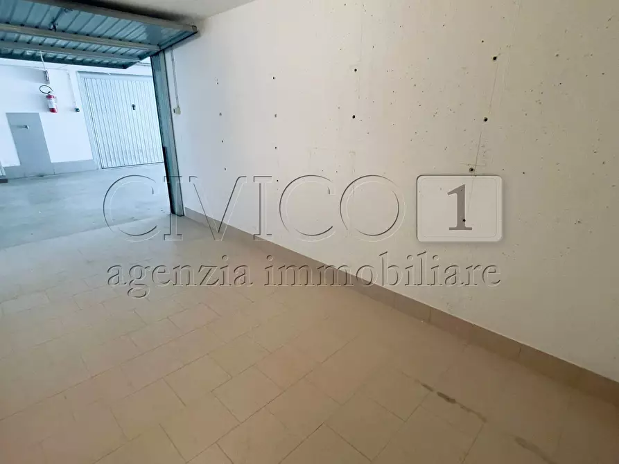Immagine 7 di Garage in vendita  in Viale Po 57 a Rubano