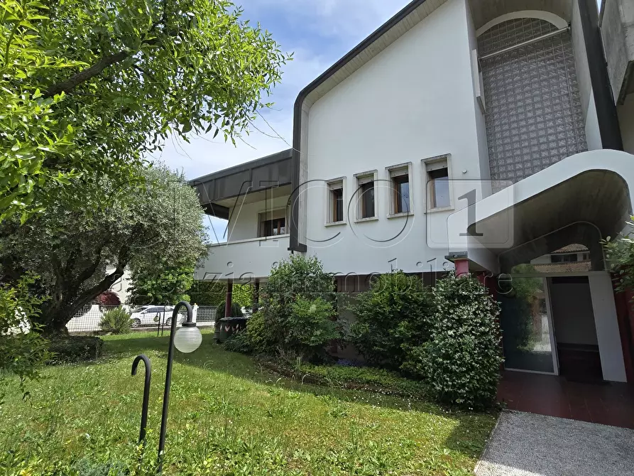 Immagine 1 di Casa bifamiliare in vendita  a Torri Di Quartesolo