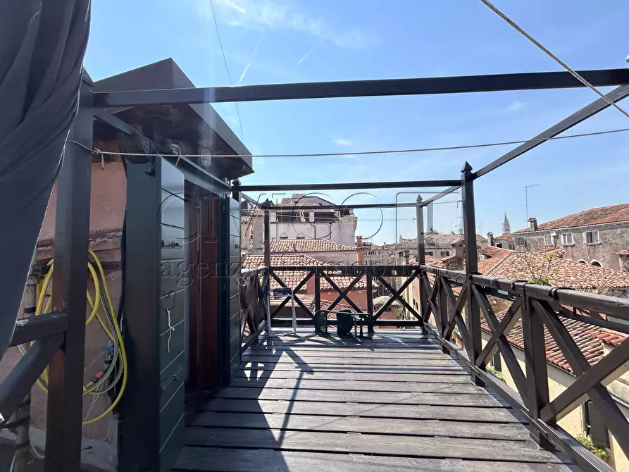 Immagine 14 di Appartamento in vendita  in Sotoportego Widmann a Venezia