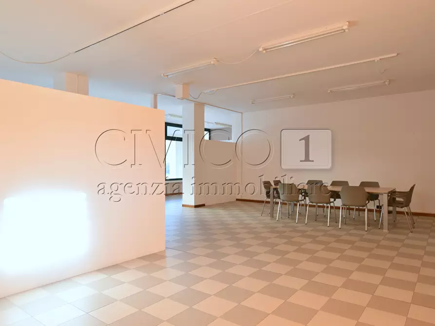 Immagine 6 di Locale commerciale in affitto  in Viale Strasburgo a Rubano
