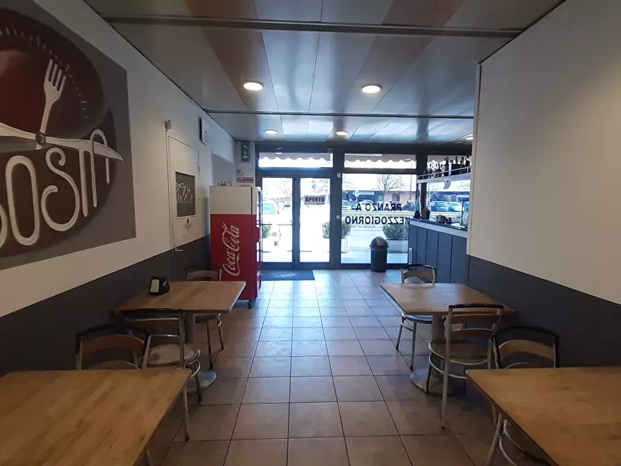 Immagine 3 di Bar / Ristorante in vendita  in via monte san martino 57 a Gallarate